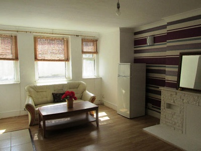 Spacious one bedroom flat with additional study room Stoke Newington N16. 